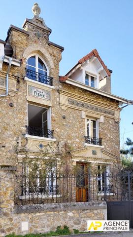 Versailles Montreuil St-Symphorien Maison 6 pièces 210 m² au sol avec jardin €1 930 000 ** - Référence 27318