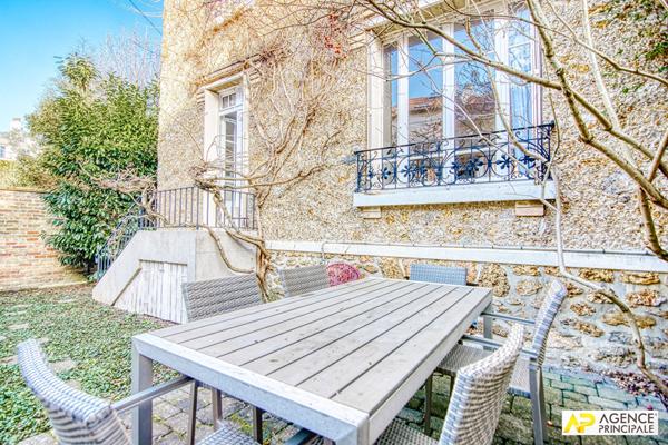 Versailles Montreuil St-Symphorien Maison 6 pièces 210 m² au sol avec jardin €1 930 000 ** - Référence 27318