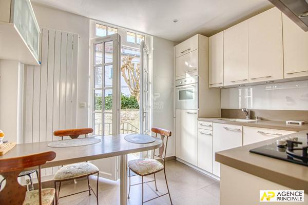 Versailles Montreuil St-Symphorien Maison 6 pièces 210 m² au sol avec jardin €1 930 000 ** - Référence 27318