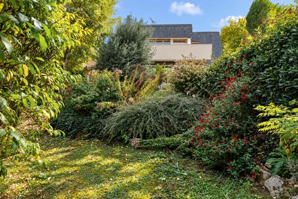 Maison familiale avec jardin et dépendance – Le Pecq