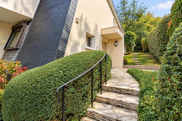Maison familiale avec jardin et dépendance – Le Pecq