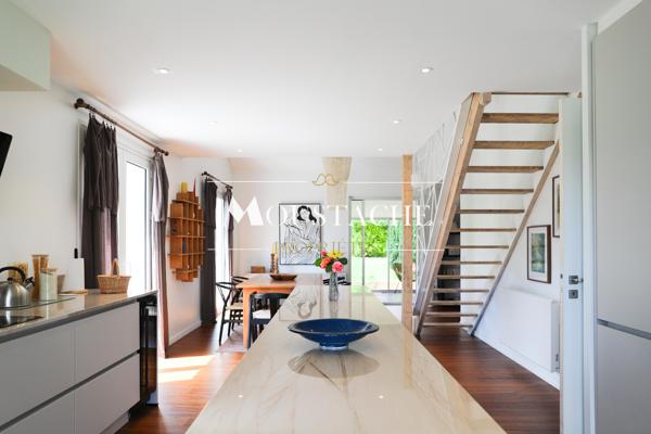 VILLA A LA RÉNOVATION CONTEMPORAINE HAUT DE GAMME - 200 M LAC & 1 KM PLAGE -
