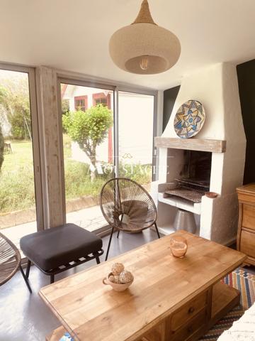 VILLA A LA RÉNOVATION CONTEMPORAINE HAUT DE GAMME - 200 M LAC & 1 KM PLAGE -