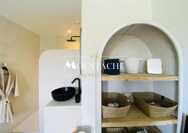 VILLA A LA RÉNOVATION CONTEMPORAINE HAUT DE GAMME - 200 M LAC & 1 KM PLAGE -