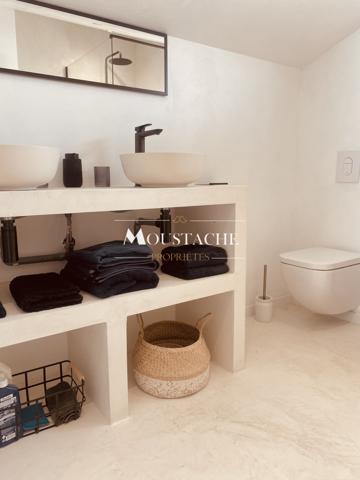 VILLA A LA RÉNOVATION CONTEMPORAINE HAUT DE GAMME - 200 M LAC & 1 KM PLAGE -