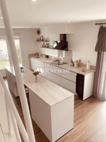 VILLA A LA RÉNOVATION CONTEMPORAINE HAUT DE GAMME - 200 M LAC & 1 KM PLAGE -