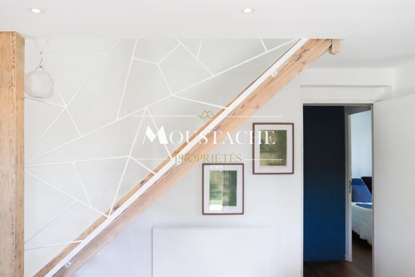 VILLA A LA RÉNOVATION CONTEMPORAINE HAUT DE GAMME - 200 M LAC & 1 KM PLAGE -