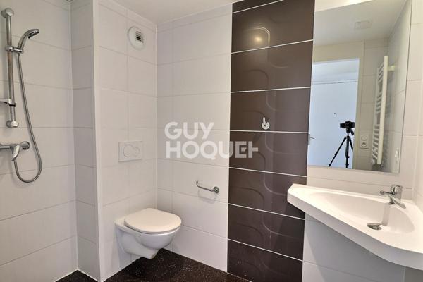 Studio avec parking sous Bail Commercial