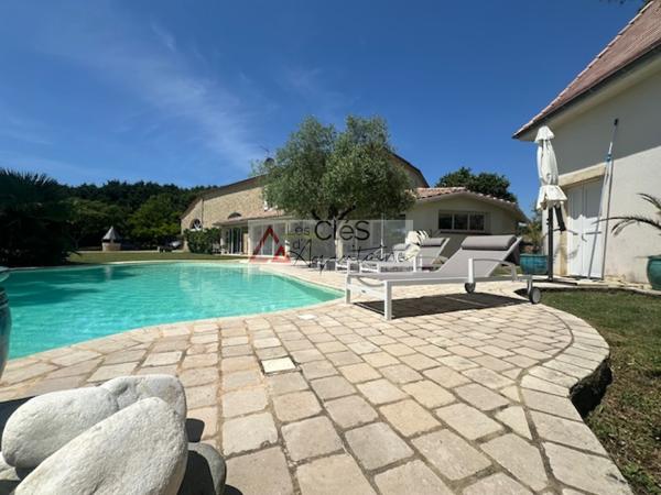Propriete 9 pièce(s) 4 chambre(s) 309 m²