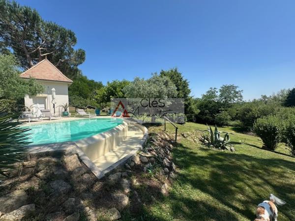 Propriete 9 pièce(s) 4 chambre(s) 309 m²