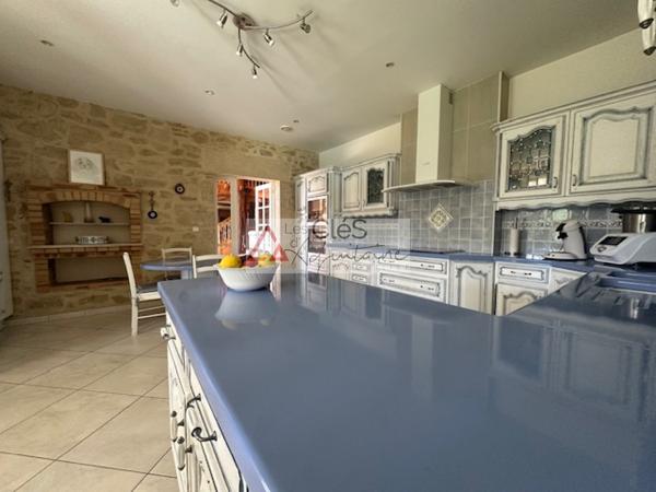 Propriete 9 pièce(s) 4 chambre(s) 309 m²
