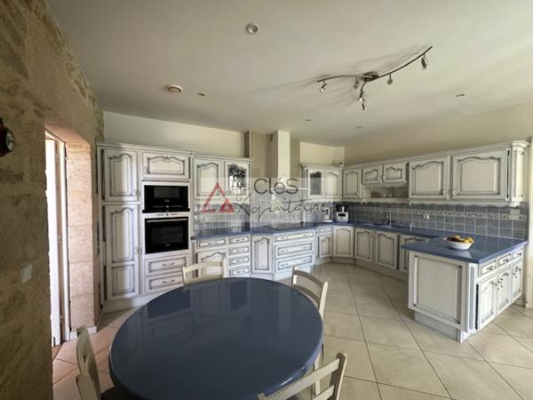 Propriete 9 pièce(s) 4 chambre(s) 309 m²
