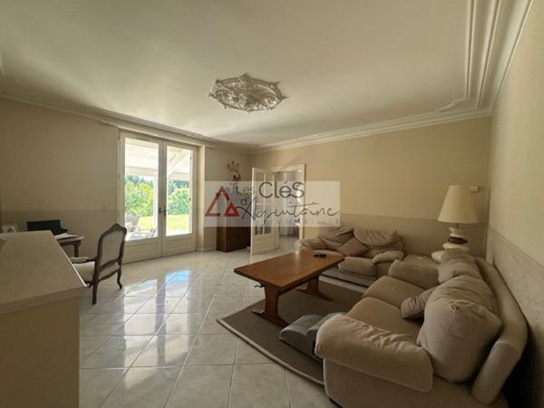 Propriete 9 pièce(s) 4 chambre(s) 309 m²