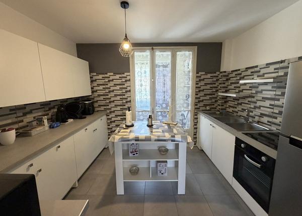 Appartement traversant de 103 m² avec terrasse garage parquets proche centre-ville et canal