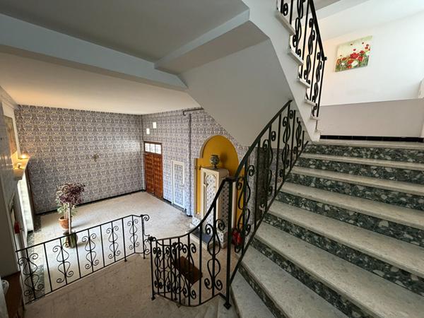 Appartement traversant de 103 m² avec terrasse garage parquets proche centre-ville et canal