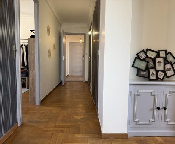 Appartement traversant de 103 m² avec terrasse garage parquets proche centre-ville et canal