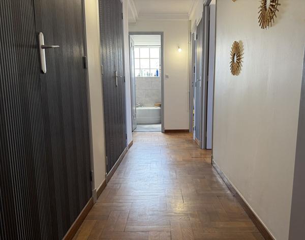Appartement traversant de 103 m² avec terrasse garage parquets proche centre-ville et canal