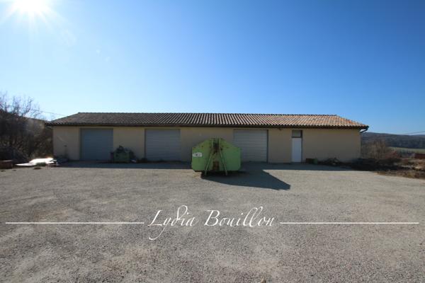 Crupies (26460) Drôme un beau site dans un environnement verdoyant - bâtiments surface 700 m2 - terrain 27 610 m2