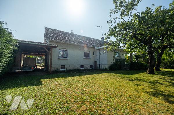 Une maison d'habitation comprenant : Au rdc : entrée, salon-salle à manger, cuisine, 2 chambres,