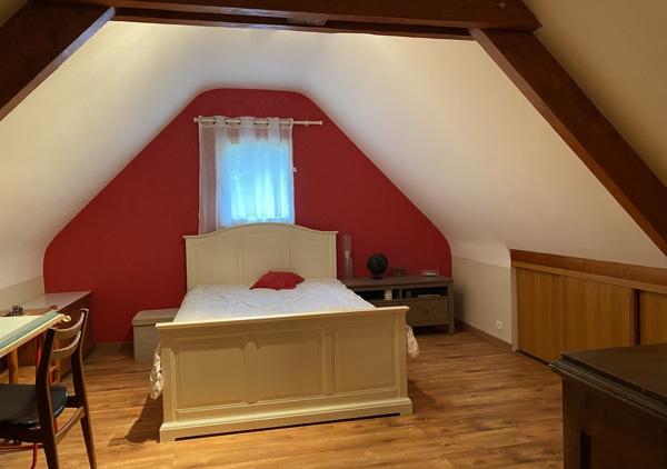 Villa de 180 m² sur une parcelle de 2400 m² avec piscine chauffée et accès direct sur le golf