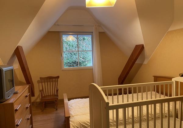 Villa de 180 m² sur une parcelle de 2400 m² avec piscine chauffée et accès direct sur le golf