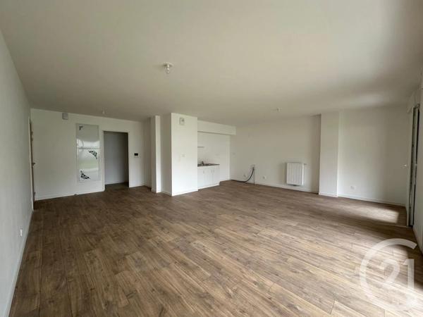Appartement F5 à vendre  5 pièces - 106,19 m 2   FOUGERES  - 35
