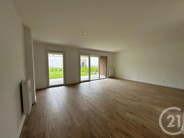 Appartement F5 à vendre  5 pièces - 106,19 m 2   FOUGERES  - 35