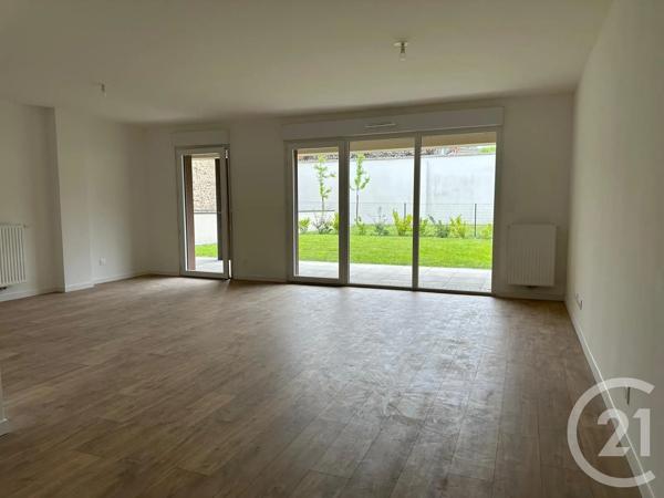 Appartement F5 à vendre  5 pièces - 106,19 m 2   FOUGERES  - 35