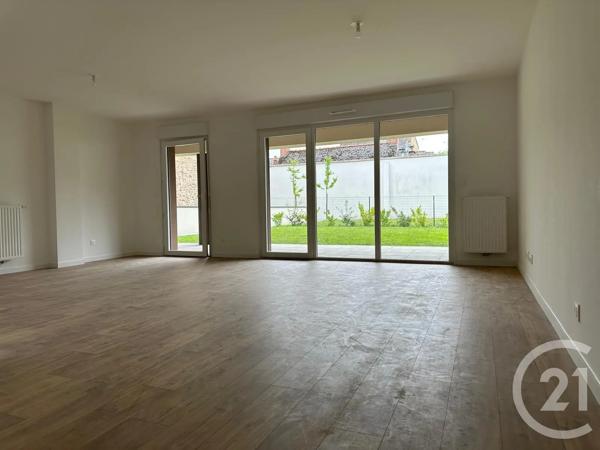 Appartement F5 à vendre  5 pièces - 106,19 m 2   FOUGERES  - 35