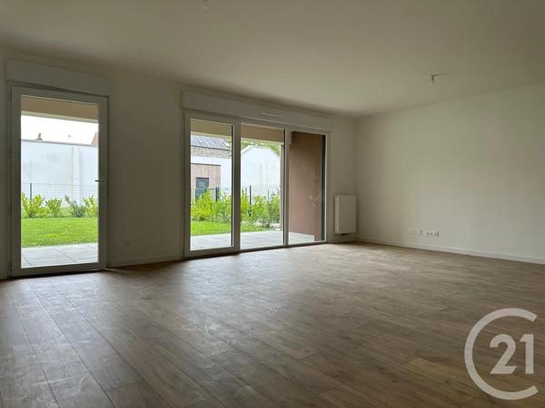 Appartement F5 à vendre  5 pièces - 106,19 m 2   FOUGERES  - 35