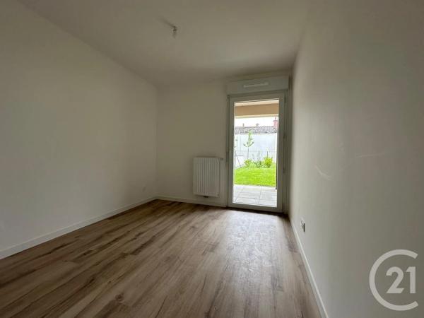 Appartement F5 à vendre  5 pièces - 106,19 m 2   FOUGERES  - 35
