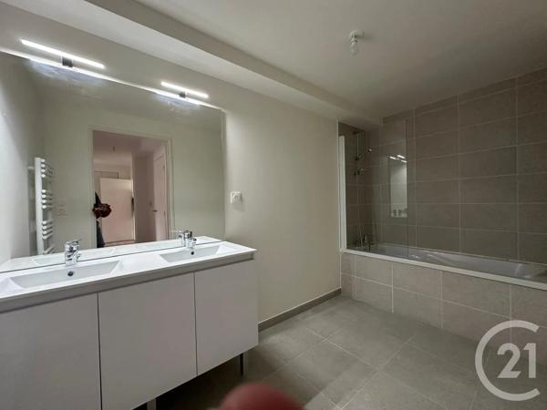 Appartement F5 à vendre  5 pièces - 106,19 m 2   FOUGERES  - 35