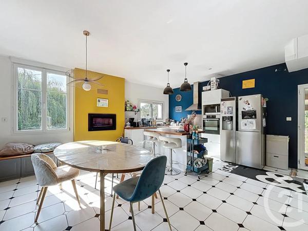 Maison à vendre  7 pièces - 146,40 m 2   ST JACQUES DE LA LANDE  - 35