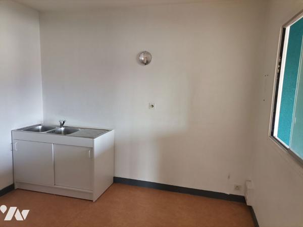 EXCLUSIVITE - MONTFORT SUR MEU, appartement de 70 m² à usage de bureaux