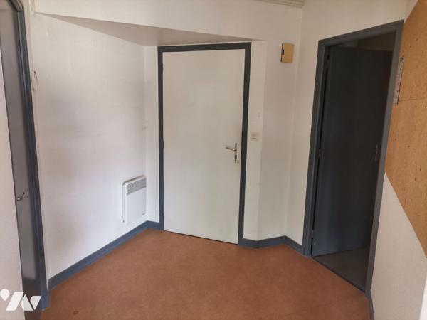 EXCLUSIVITE - MONTFORT SUR MEU, appartement de 70 m² à usage de bureaux