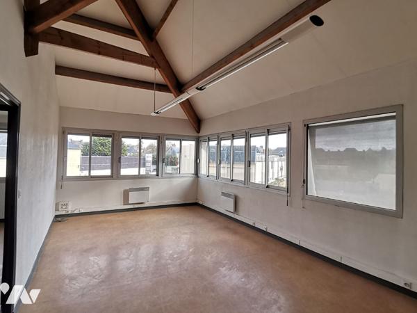 EXCLUSIVITE - MONTFORT SUR MEU, appartement de 70 m² à usage de bureaux
