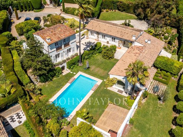 Élégante propriété avec une vue exceptionnelle sur Saint-Paul de Vence