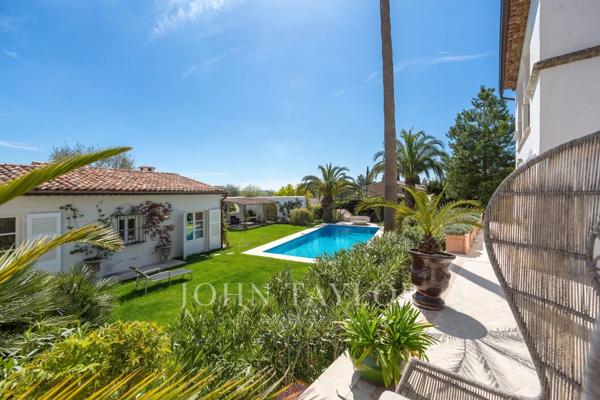 Élégante propriété avec une vue exceptionnelle sur Saint-Paul de Vence
