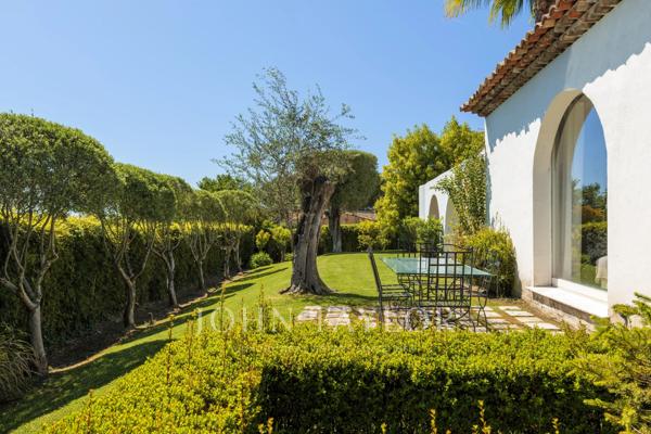 Élégante propriété avec une vue exceptionnelle sur Saint-Paul de Vence
