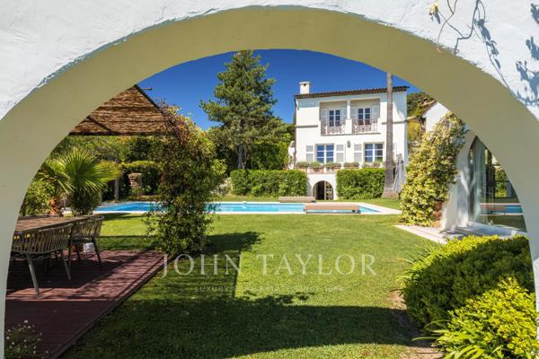 Élégante propriété avec une vue exceptionnelle sur Saint-Paul de Vence