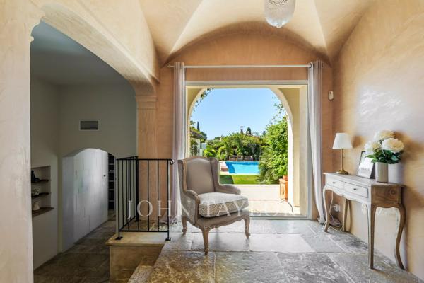 Élégante propriété avec une vue exceptionnelle sur Saint-Paul de Vence