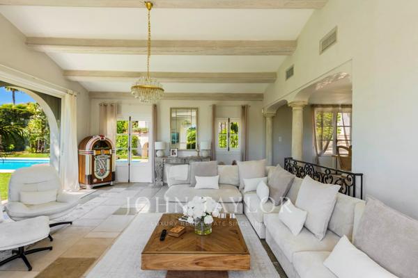 Élégante propriété avec une vue exceptionnelle sur Saint-Paul de Vence
