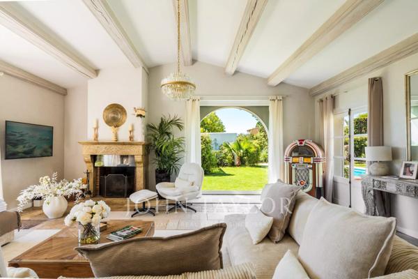 Élégante propriété avec une vue exceptionnelle sur Saint-Paul de Vence