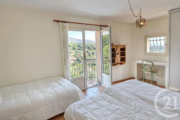 Maison à vendre  4 pièces - 162,84 m 2   LE ROURET  - 06