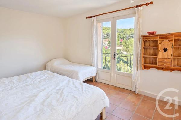 Maison à vendre  4 pièces - 162,84 m 2   LE ROURET  - 06