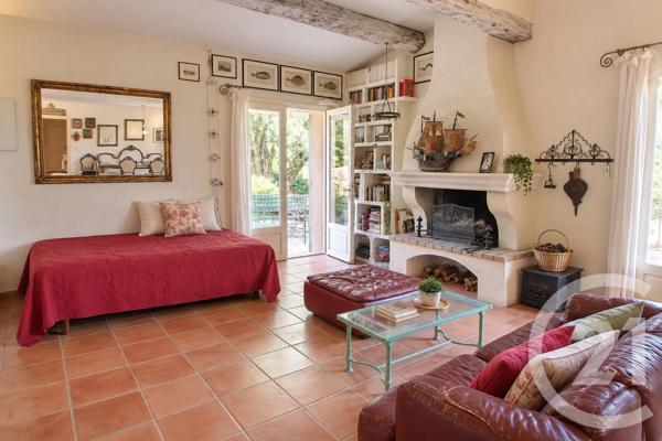 Maison à vendre  4 pièces - 162,84 m 2   LE ROURET  - 06
