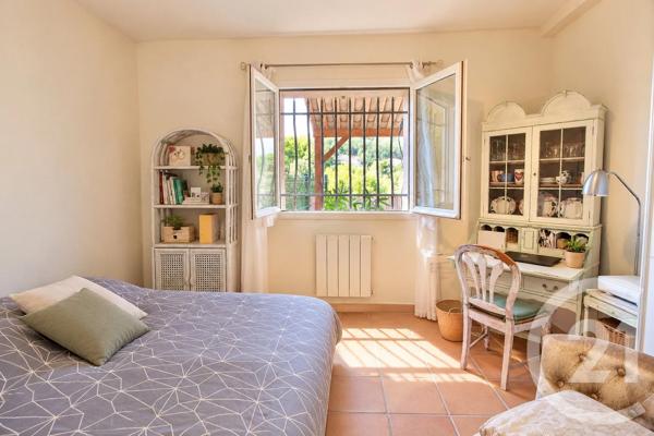 Maison à vendre  4 pièces - 162,84 m 2   LE ROURET  - 06