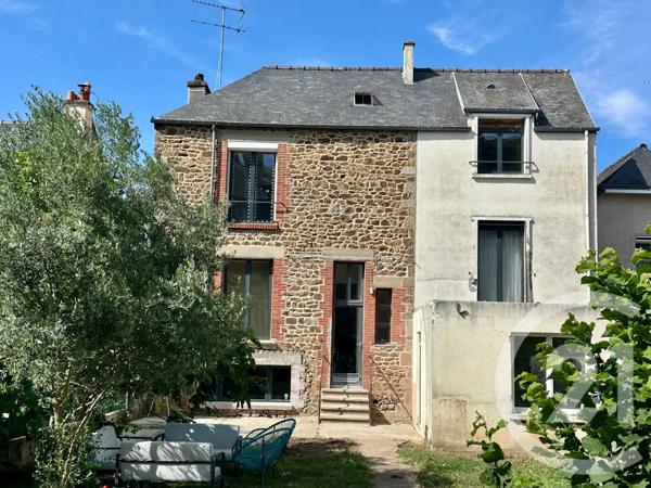 Maison à vendre  8 pièces - 137,55 m 2   FOUGERES  - 35