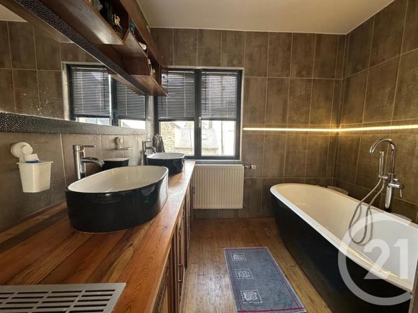Maison à vendre  8 pièces - 137,55 m 2   FOUGERES  - 35