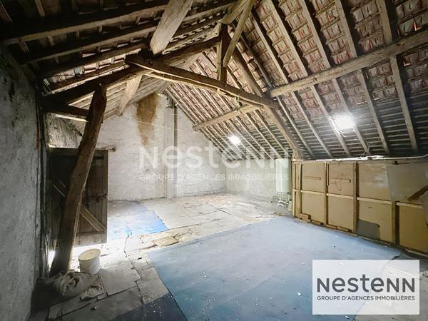 Investisseurs, ne ratez pas cette maison de 340 m² à Blois avec 13 pièces et 8 chambres sur 1 648 m². Idéal pour rénovation, location ou revente. Proche écoles, commerces et transports.